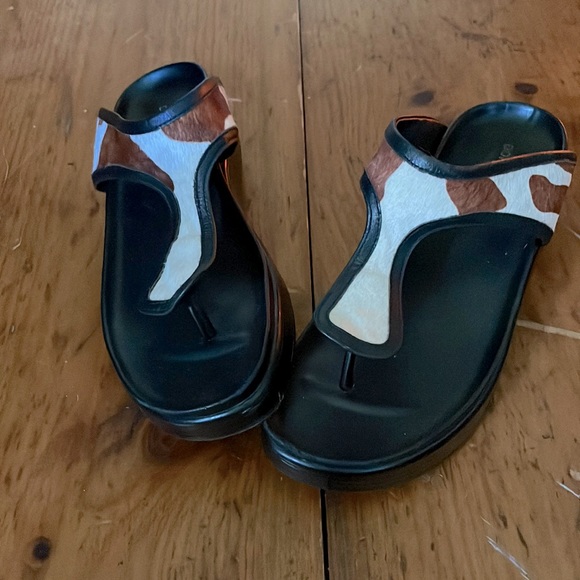 Donald J. Pliner Fawn Sandals size 6.5 - Picture 1 of 7